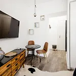 De Luxe Studio With Balcony In The Absolute Center