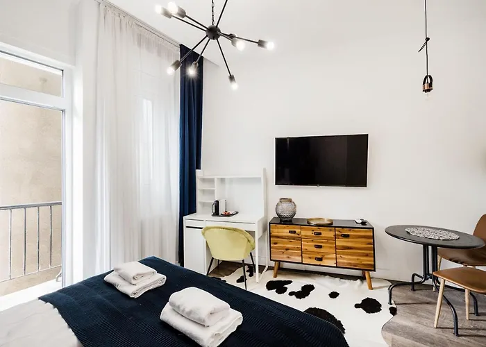 De Luxe Studio With Balcony In The Absolute Center