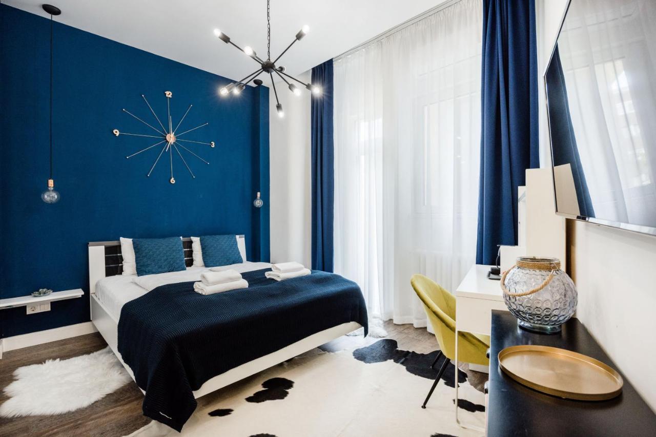 Apartment De Luxe With Balcony In The Absolute Center