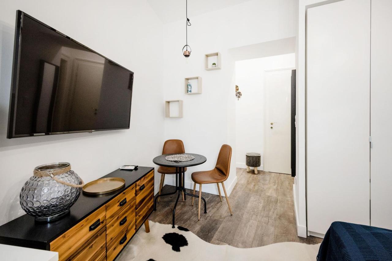 De Luxe With Balcony In The Absolute Center Apartment Budapest