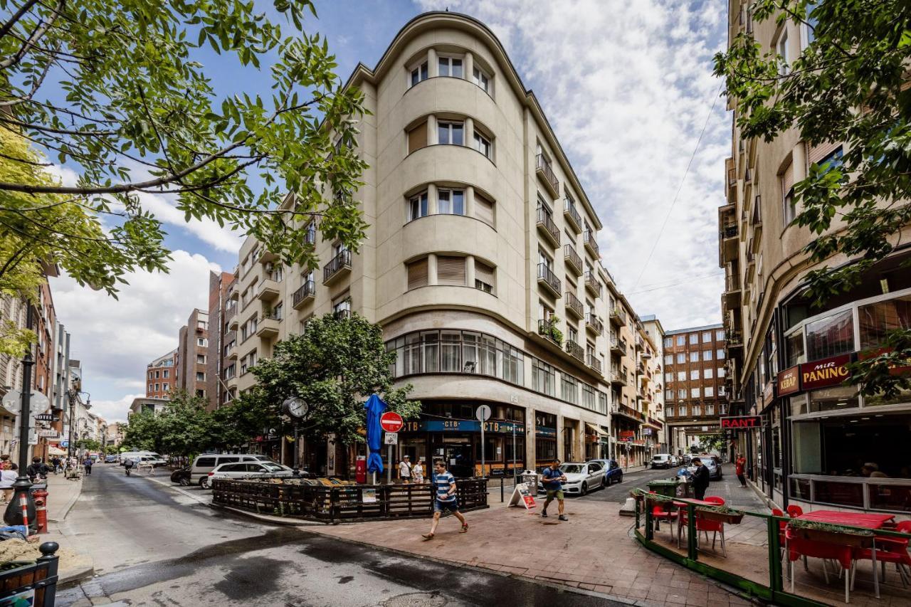 Apartment De Luxe With Balcony In The Absolute Center *